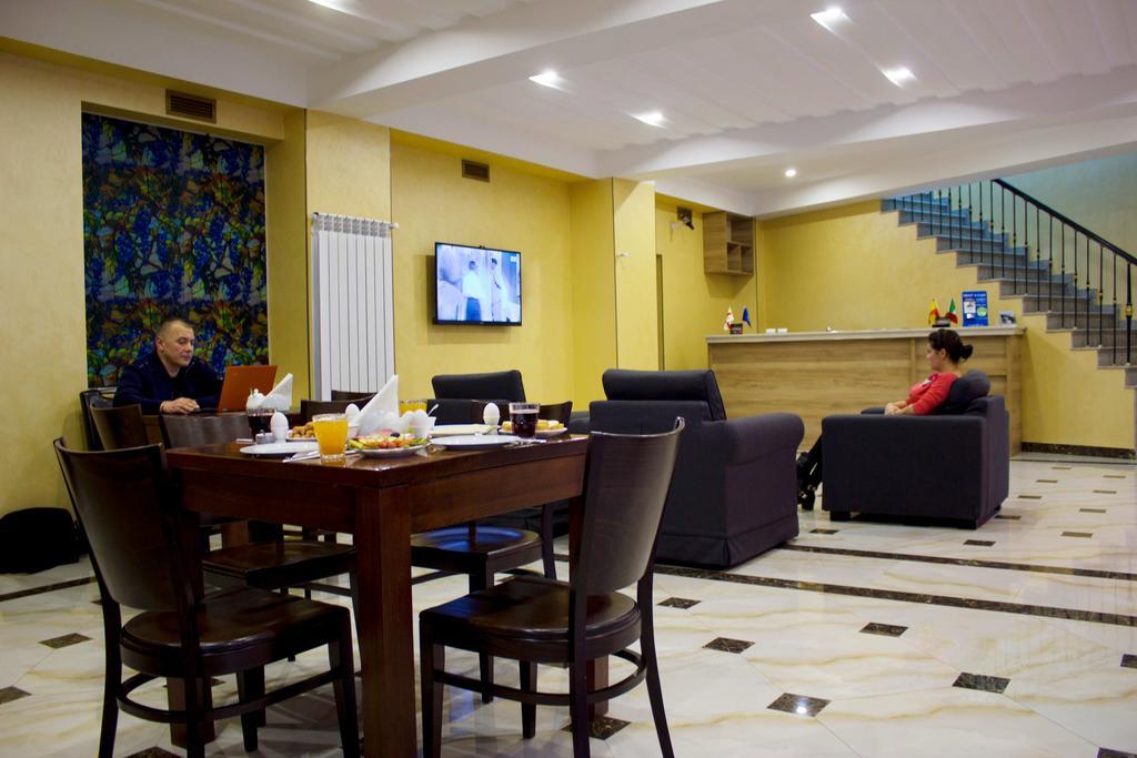 Hotel Feri Tbilissi Extérieur photo